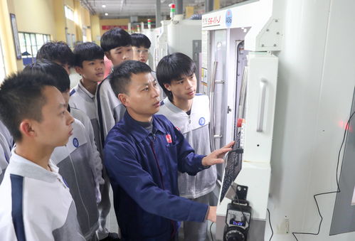 四川华蓥 课堂设到车间，订单式职业教育精准赋能计算机人才就业